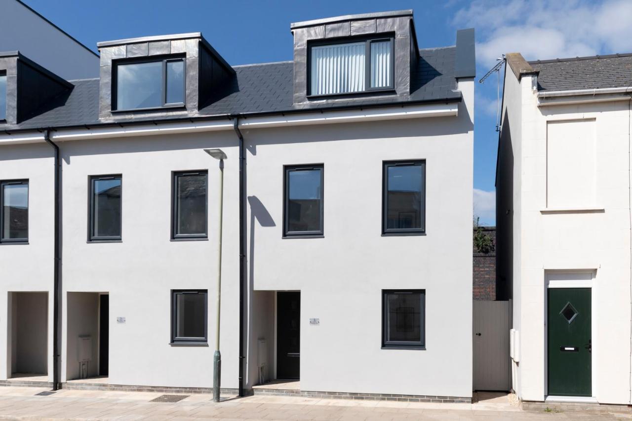Modern Four Bedroom Four Bathroom Home Cheltenham Zewnętrze zdjęcie