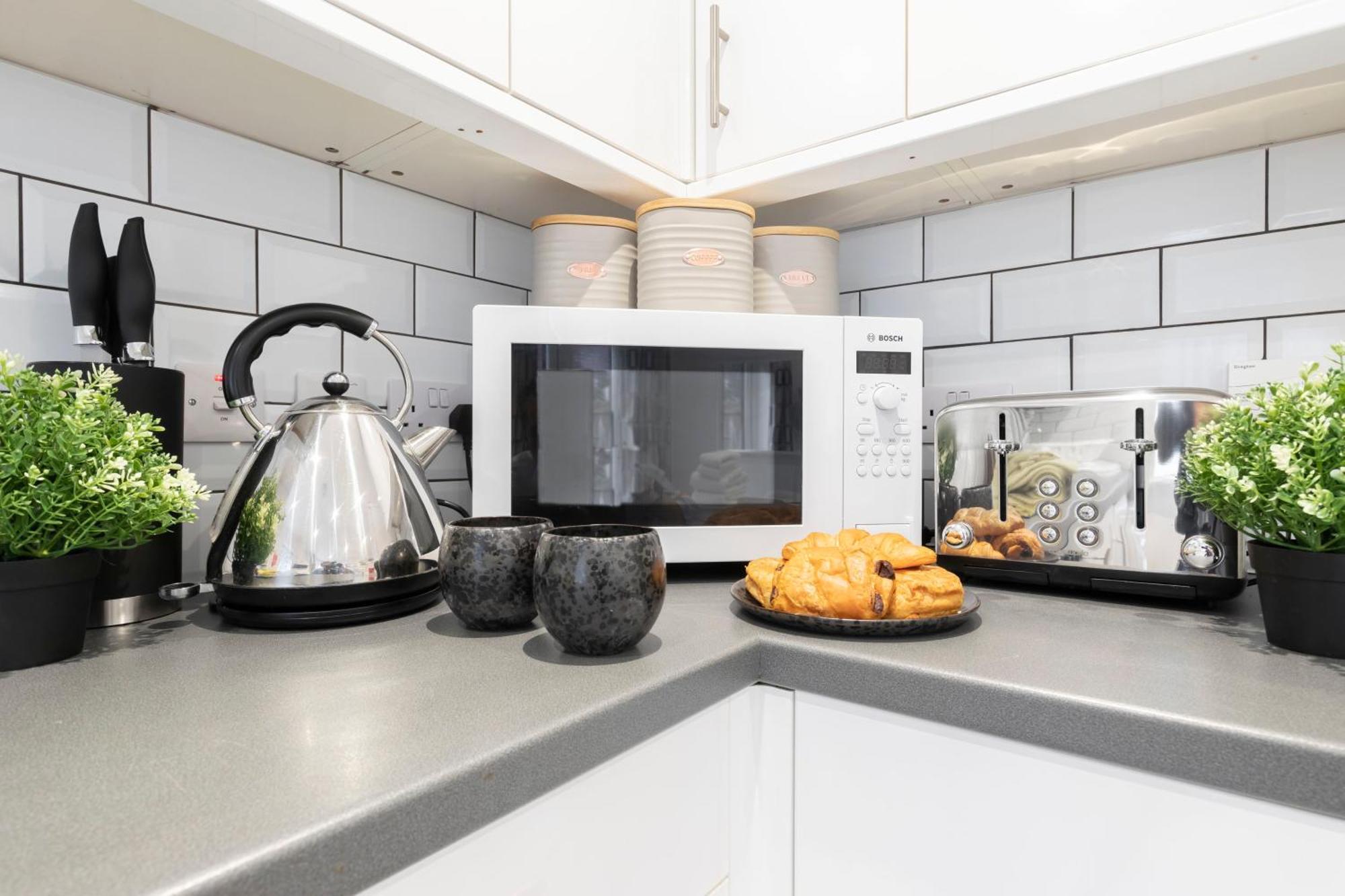 Modern Four Bedroom Four Bathroom Home Cheltenham Zewnętrze zdjęcie