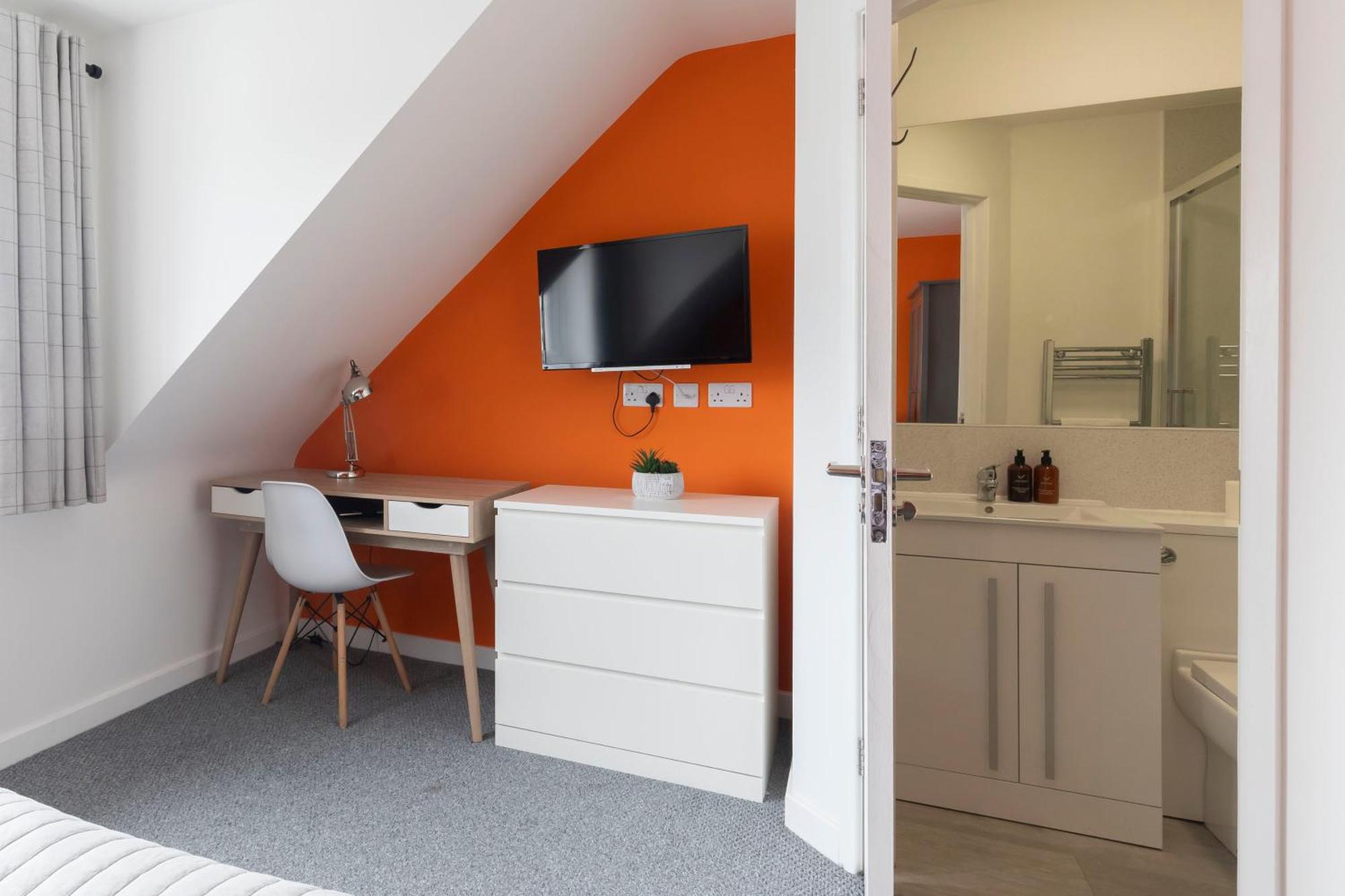 Modern Four Bedroom Four Bathroom Home Cheltenham Zewnętrze zdjęcie