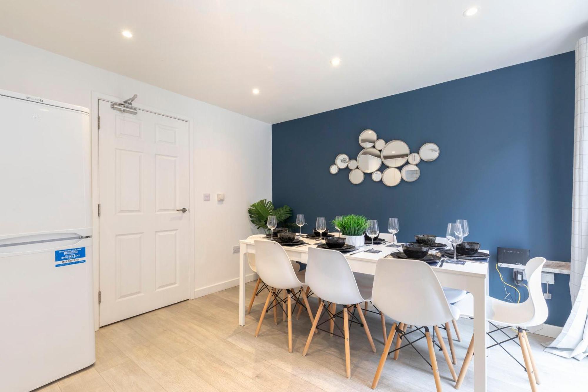 Modern Four Bedroom Four Bathroom Home Cheltenham Zewnętrze zdjęcie